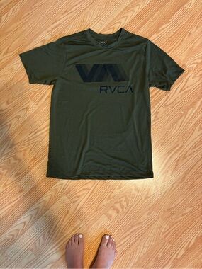 RVCA Men’s Olive Graphic Logo T-Shirt sport tee size medium nwot